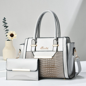 ชุดกระเป๋าหนังปักเลื่อม 2 ชิ้น ดีไซน์หรูหรา พร้อมกระเป๋าสตางค์สำหรับผู้หญิง กระเป๋าถือขนาดใหญ่ - Product Image 4