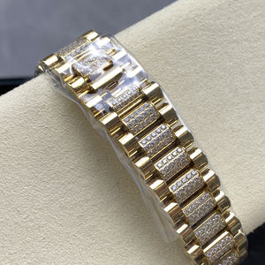 Montre de luxe professionnelle avec cadran doré poli et bracelet en acier inoxydable orné de diamants - Product Image 4