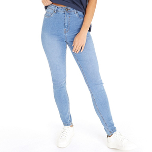 Jeans ajustados transpirables para mujer en mezclilla ligera y elástica con flujo de aire mejorado para mayor comodidad en climas cálidos - Product Image 1