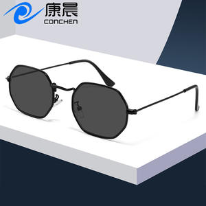 Lunettes de soleil métalliques élégantes unisexes, monture polygonale, verres bleus, protection UV400 pour le soleil et les tenues de voyage - Product Image 4