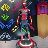 Sculpture Spider-Man grandeur nature 1:1 avec éclairage LED, en fibre de verre et résine, peinte artistiquement, objet de collection tendance, décoration