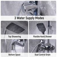Ensemble de douche haut de gamme de style hôtelier en laiton massif doré brossé avec grande étagère et pommeau de douche pressurisé doux pour appartement et usage extérieur