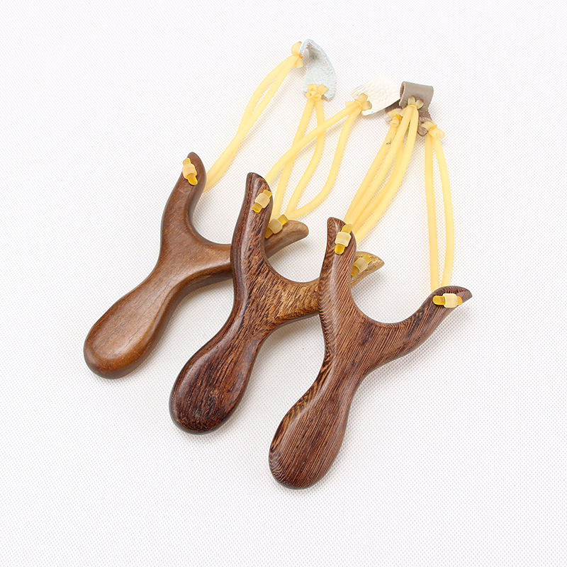 パワフルなスリングショットラバーハンティングセットでピアオユウッド