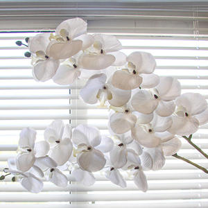 Fleurs d'orchidées Phalaenopsis artificielles en soie 95 cm, écologiques, pour Pâques, Noël, la remise des diplômes, le Nouvel An, la rentrée scolaire, la maison, les mariages - Product Image 4