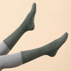 Chaussettes de danse et de yoga personnalisées pour femmes, antidérapantes, avec logo personnalisé - Product Image 4
