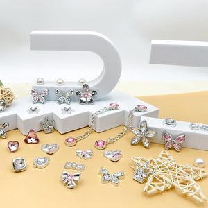 Breloques décoratives pour chaussures en plastique, motifs papillon et fleur, ornées de strass étincelants et de perles, pour femmes, idéales pour les fêtes - Product Image 4