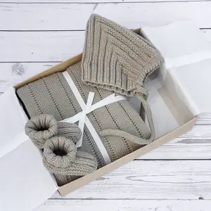 新生婴儿礼品篮针织羊毛婴儿毯短靴和帽子