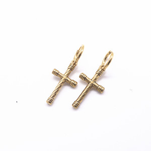 Pendientes de clip con cruz dorada yunnique, diseño geométrico de acero de titanio, joyería unisex estilo Hip Hop, accesorio de moda - Product Image 1