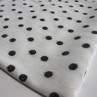 Tissu en maille tulle respirant en polyester/nylon tricoté, imprimé à pois noirs sur fond blanc avec paillettes métalliques, extensible, pour femmes