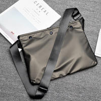 Sac bandoulière homme style coréen le plus populaire, personnalisé en usine, léger, tendance, décontracté, pour usage quotidien et extérieur