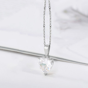 Collana con Ciondolo a Cuore in Cristallo, Argento 925 Placcato Rodio, Catena a Maglia Classica, Gioiello Unisex per Uso Quotidiano - Product Image 1