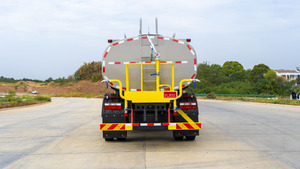 Camión Cisterna Dongfeng D9 13800L de China con Bomba y Motor con Emisión Euro 6 para Uso en Carreteras, Fábricas, Minería y Construcción en Altura - Product Image 5