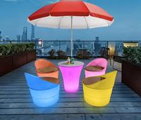 Modernes Langlebiges Wasserfestes PP-Material Outdoor-Möbelset mit Sofa und Esstisch sowie Gartenstühlen für Hotel und Wohnzimmer