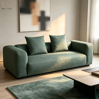 Canapé de luxe à assise profonde et arrondie, fauteuil en tissu marron de haute qualité, canapé moderne minimaliste pour salon avec coussins assortis