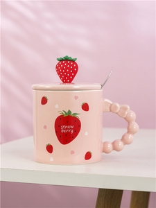 Tasse à café en céramique 3D fraise mignonne de 420 ml (14 oz) avec couvercle, chauffe-tasse en porcelaine pour enfants, vente en gros - Product Image 2