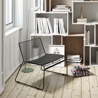 Ensemble table et chaises d'extérieur style nordique en rotin empilable avec structure métallique, idéal pour les salons de thé et les balcons (parfait pour Instagram)