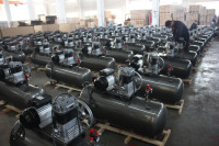 Italie Type 200L/300L/500L Compresseur d'air à piston 4HP 3KW Construction de réservoir stationnaire 2.2KW Puissance du moteur 10BAR Nouveau