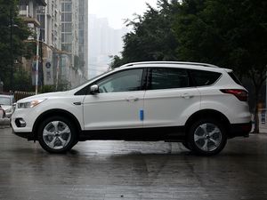 La <span class=keywords><strong>Ford</strong></span> <span class=keywords><strong>Kuga</strong></span> <span class=keywords><strong>EcoBoost</strong></span> 180 Platinum Edition 2018 est un SUV compact. - Product Image 3
