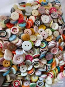 Bán Buôn Hải Quan 2 Lỗ Trẻ Em Của Nút Mặt Trăng Trái Tim Năm Cánh Sao Tự Làm Nút Flatback Thân Thiện Với Môi Nút Nhựa - Product Image 6