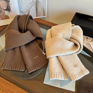 Bufanda Larga de Lana para Mujer, Diseño Personalizado en 4 Colores, Elegante Degradado con Motivos Salpicados, Estilo Minimalista y Atemporal para Primavera, Otoño y Uso Diario - Product Image 5