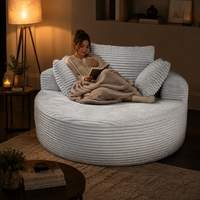 Fauteuil Chesterfield surdimensionné en velours à accoudoirs ronds 133 cm |   Fauteuil rembourré avec texture en velours côtelé |   Couleurs personnalisées OEM