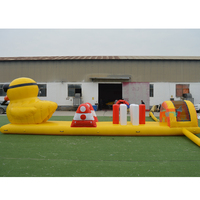 Jeu d'eau gonflable en plein air avec petits canards jaunes, jeu de piscine flottant dans les parcs aquatiques, jeux d'eau gonflables