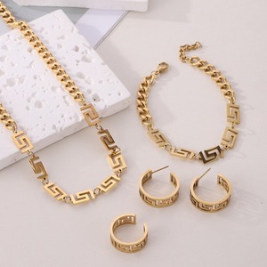 Ensemble de bijoux transfrontalier : Collier chaîne cubaine, Bracelet motif Grande Muraille, Boucles d'oreilles et Bague - Product Image 5