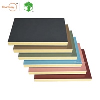 Feuille de panneau de mousse WPC 4x8 Panneau mural WPC pour la construction de décoration