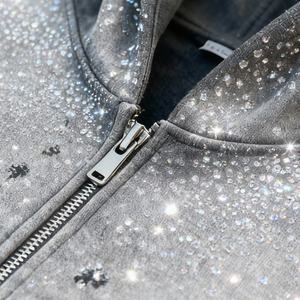 Fournisseur de premier plan : Sweat à capuche streetwear en coton épais, coupe courte, oversize, avec fermeture éclair quart de tour, brodé, délavé à l'acide, orné de strass et effet usé - Product Image 3