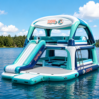 Barge flottante gonflable haut de gamme avec toboggan aquatique, île flottante à 2 niveaux avec auvent pour toutes les utilisations aquatiques