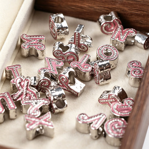 Directo de Fábrica: Cuentas de Aleación Rosas con Letras y Diamantes de Imitación, de Orificio Grande, Accesorios DIY para Pulseras de Dijes, Estilo de Dibujos Animados - Product Image 1