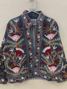 Chaqueta de Invierno de Terciopelo Negro para Mujer, Bordado Floral Suzani Tradicional, Chaqueta de Algodón Hecha a Mano, Estilo Bohemio - Product Image 4