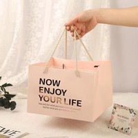 Luxuriöse Blumenstrauß-Tragetasche aus Papier mit Rosenmuster, quadratische Kuchenverpackung mit Kordelgriff für Party-Feier-Geschenk.