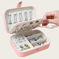 Boîte à bijoux portable en cuir PU carré de haute qualité, doublure en velours pour boucles d'oreilles, colliers, bagues, rangement de voyage, cadeau