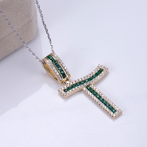 Collier pendentif Messi Jewelry MSN-683 en or jaune 10 carats avec émeraude de laboratoire et moissanite - Product Image 1