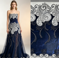 Tissu de luxe en velours et dentelle avec broderie de strass argentés en spirale, renforcé de tulle et maille, pour robes de soirée et de mariée - En stock