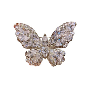 Broche Papillon Tridimensionnelle en Laiton Plaqué Argent Super Scintillante avec Zircon, Petite et Exquise – Nos Meilleures Ventes - Product Image 4