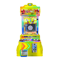 Distributeurs automatiques de capsules, machines gashapon et flippers, bornes d'arcade à pièces et machines à jouets Gachapeng.