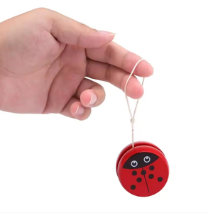 Vente directe usine – Yo-yo traditionnel en bois, mignon et durable, marque OEM, vente en gros, motif personnalisé, logo, dessin animé pour enfants, à tirer par cordon - Product Image 4