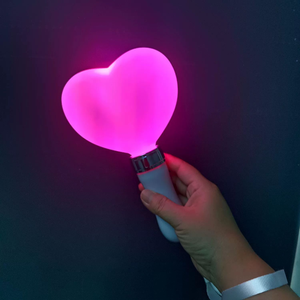 Bastoncino Luminoso LED Riutilizzabile, 15 Colori, a Forma di Cuore, Alimentato a Batteria, per Concerti ed Eventi - Product Image 6