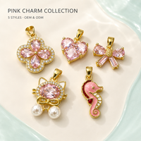 Ciondoli in ottone con logo personalizzato, placcati oro, con cuori rosa CZ e fiocchi a forma di gatto, per la creazione di gioielli fai da te