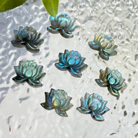 Figurine de fleur de cristal sculptée à la main en labradorite bleue naturelle chatoyante, motif lotus, pierre précieuse de Madagascar pour la décoration intérieure (vente en gros)