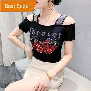 T-shirt da donna con stampa di strass con paillettes lucide con stampa di fragola t-shirt a maglia sottile da discoteca a maniche corte t-shirt da festa - Product Image 1