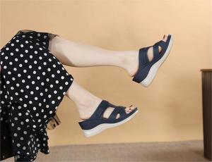 Sandales tendance pour femmes, en PU, à talon compensé, nouvelle tendance 2024, vente en gros d'usine, personnalisables - Product Image 4