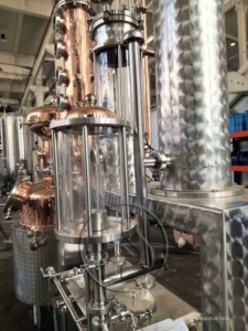 Máquina de Destilación de Grappa a Gran Escala Personalizada HuaShang, Alambique de Cobre con Columna para la Producción de Licores de Uva Premium - Product Image 3
