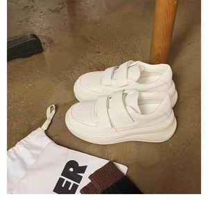 Zapatillas Blancas con Diseño de Cinta Adhesiva para Mujer, Estilo de Moda Primavera-Otoño 2026, Zapatos de Plataforma con Suela Gruesa para Estudiantes - Product Image 3