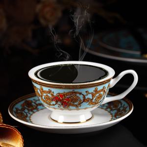 Vaisselle et <span class=keywords><strong>service</strong></span> à café à motif de papillon et bordé d'<span class=keywords><strong>or</strong></span> Vaisselle de luxe en <span class=keywords><strong>porcelaine</strong></span> avec accents floraux, <span class=keywords><strong>service</strong></span> à thé élégant - Product Image 1