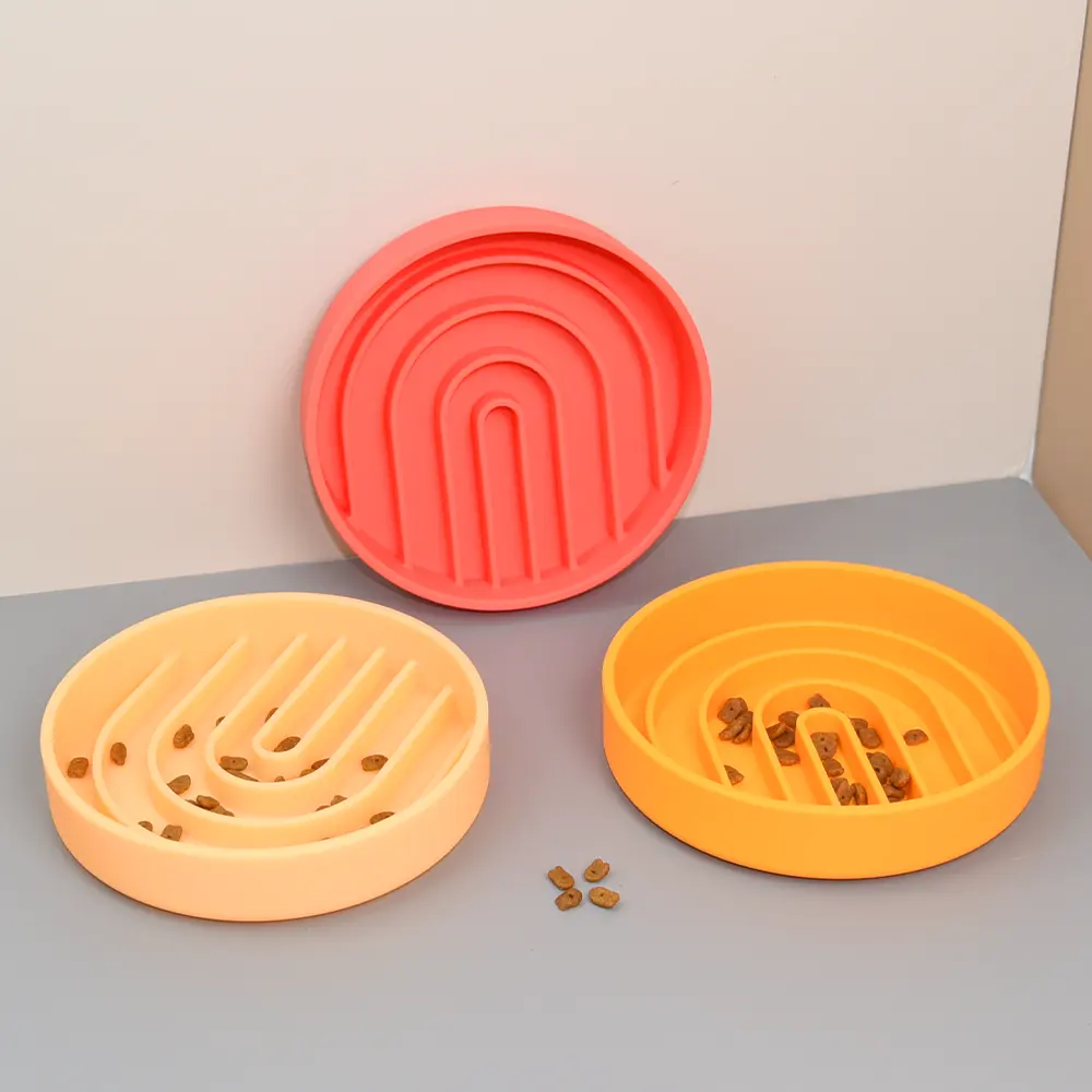 Custom BPA Free Silicone Pet Slow Feeder Anxiety Relief Lick Mat Bowl Non Spill Suction Cup Cat Dog Pet Bowls