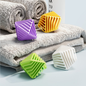 Bolas de Lavandería Reutilizables de TPR Antienredos, Herramienta para Limpiar Ropa en la Lavadora, Eliminador de Pelo de Mascotas - Product Image 2