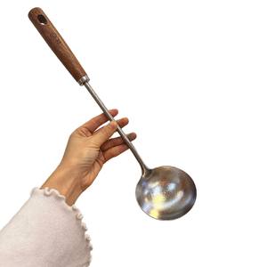 Nouvelle louche en titane pur avec manche en bois de rose, cuillère de cuisine extra longue pour usage en cuisine - Product Image 1